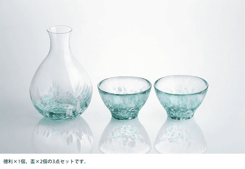 Tsugaru Vidro Water Vase Handmade Glass Tokkuri and 2-Piece Sake Cup Gift Set